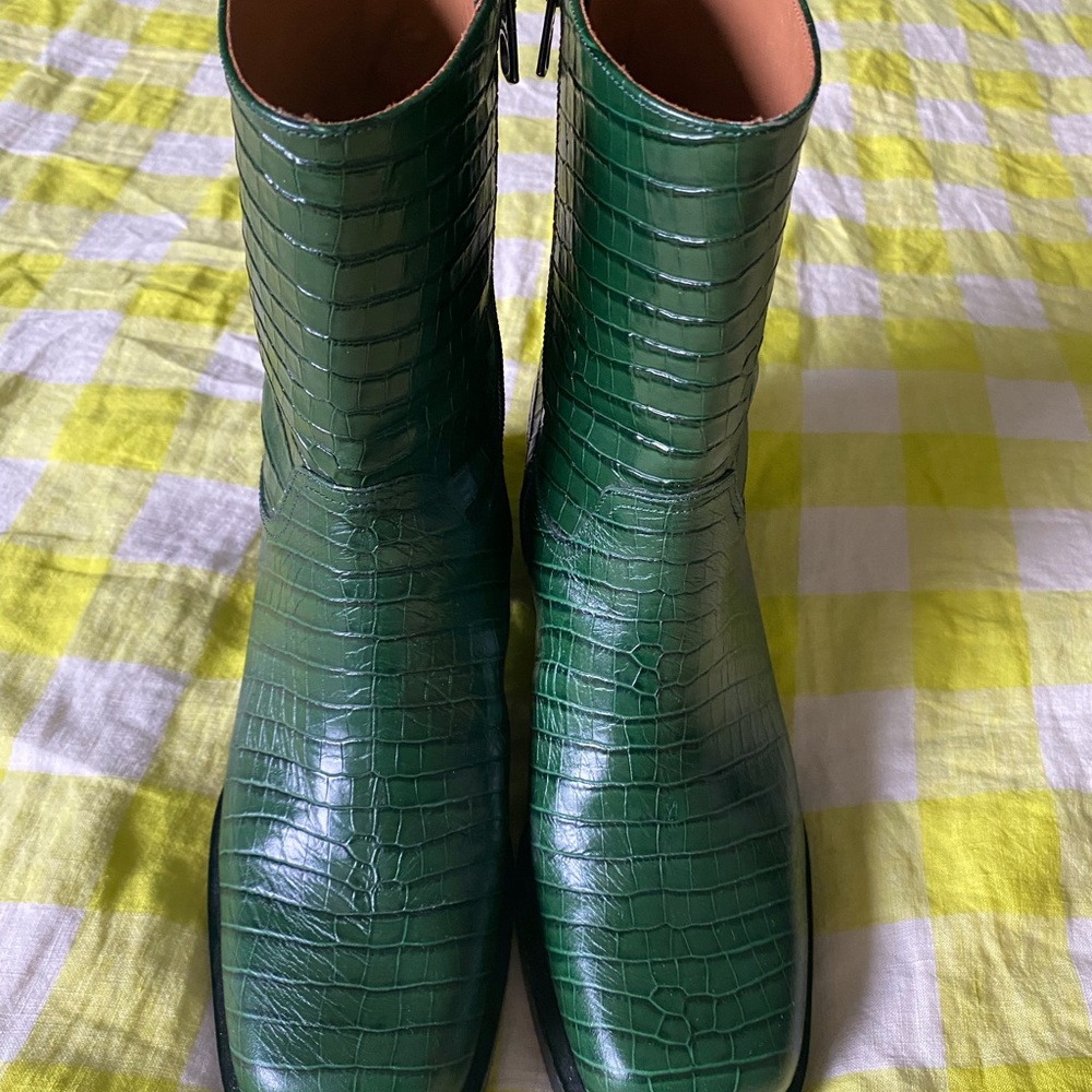 Labucq Green Heeled Boots with Crocodile Texture